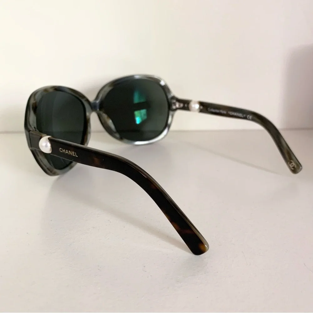 Chanel round tortoise shell Pearl sunglasses